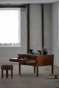 Bureau ancien en acajou, fait sur mesure par un ébéniste danois, début des années 1900