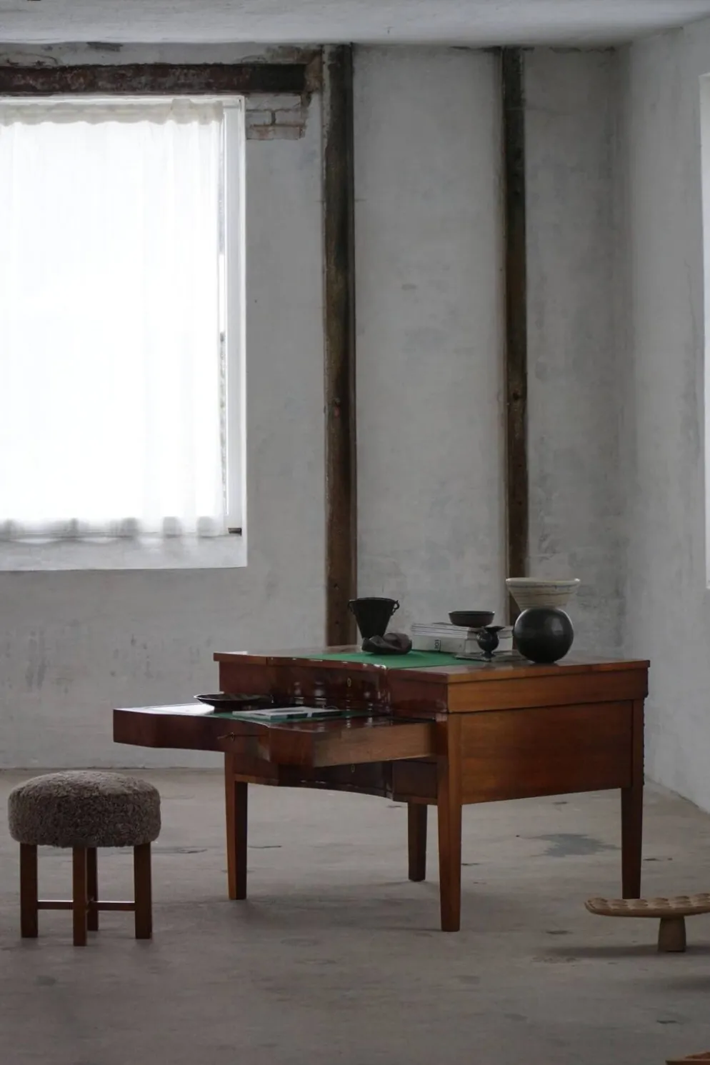 Bureau ancien en acajou, fait sur mesure par un ébéniste danois, début des années 1900