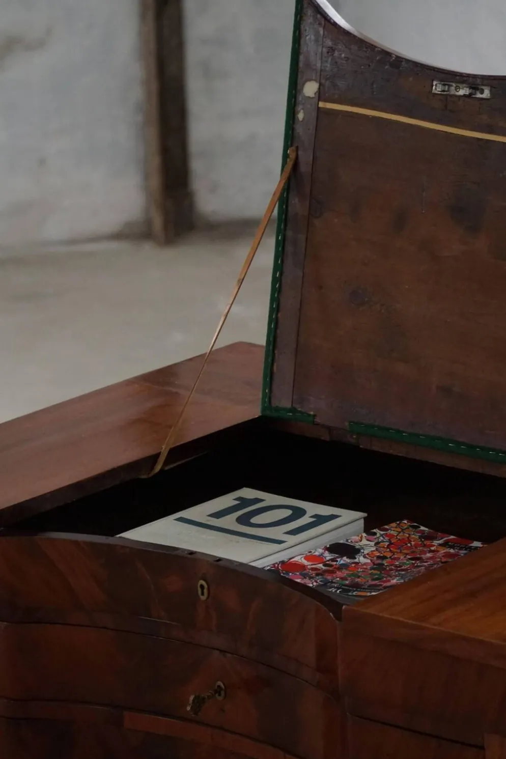 Bureau ancien en acajou, fait sur mesure par un ébéniste danois, début des années 1900