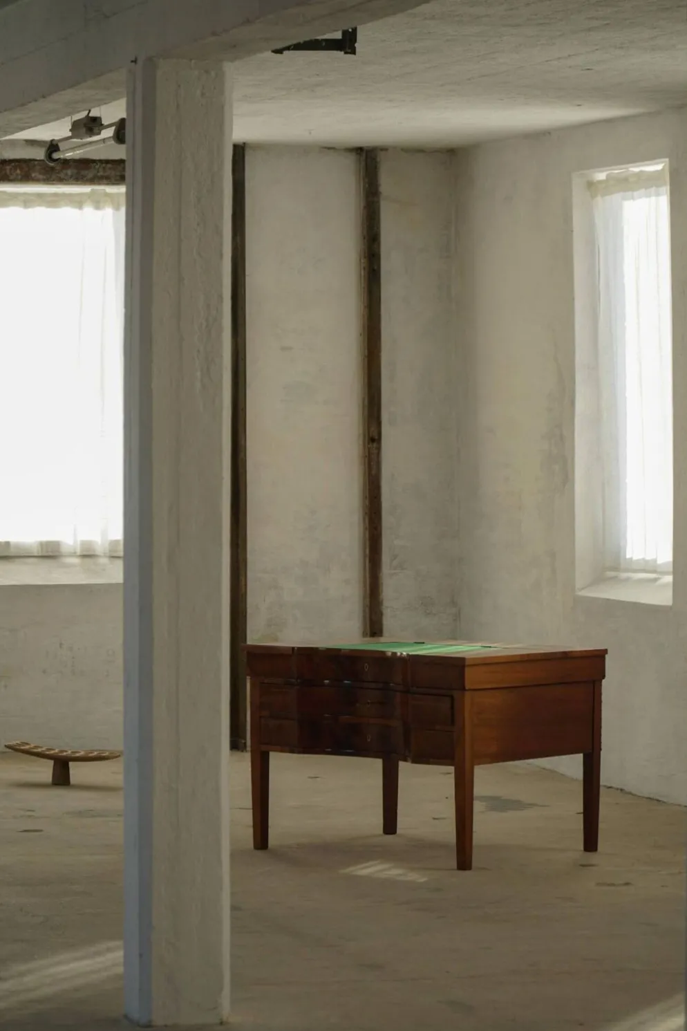 Bureau ancien en acajou, fait sur mesure par un ébéniste danois, début des années 1900