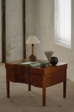 Bureau ancien en acajou, fait sur mesure par un ébéniste danois, début des années 1900