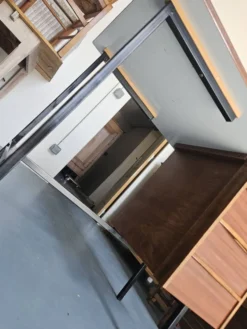 Bureau ancien en bois et fer