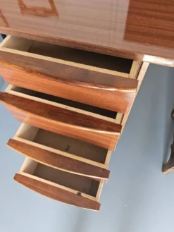 Bureau ancien en bois et fer