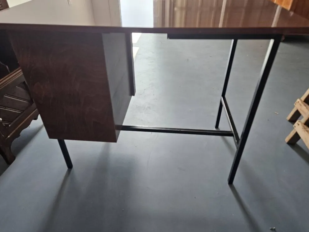 Bureau ancien en bois et fer