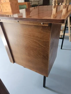 Bureau ancien en bois et fer