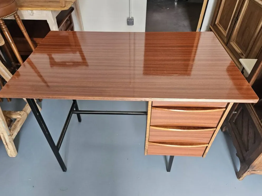 Bureau ancien en bois et fer