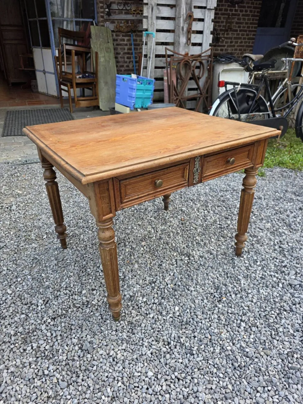 Bureau ancien en pitchpin