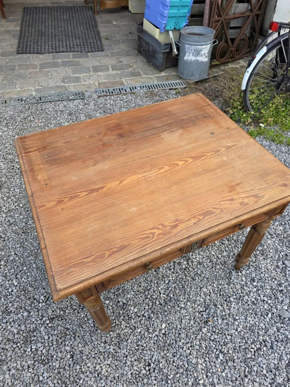 Bureau ancien en pitchpin