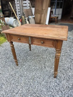 Bureau ancien en pitchpin