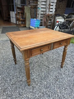 Bureau ancien en pitchpin