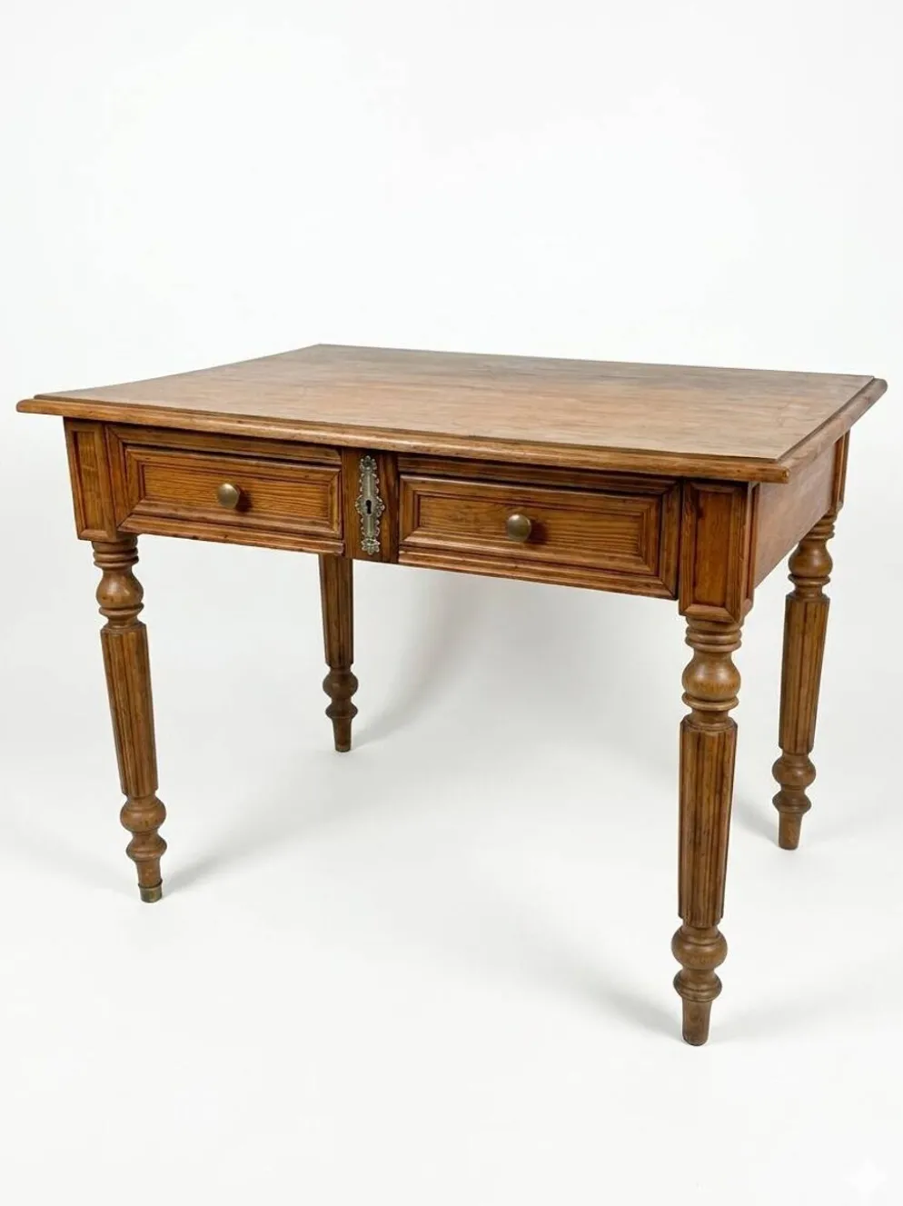 Bureau ancien en pitchpin