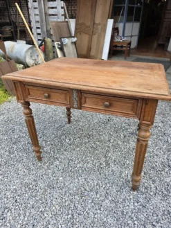 Bureau ancien en pitchpin