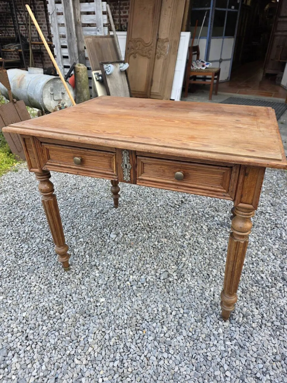 Bureau ancien en pitchpin