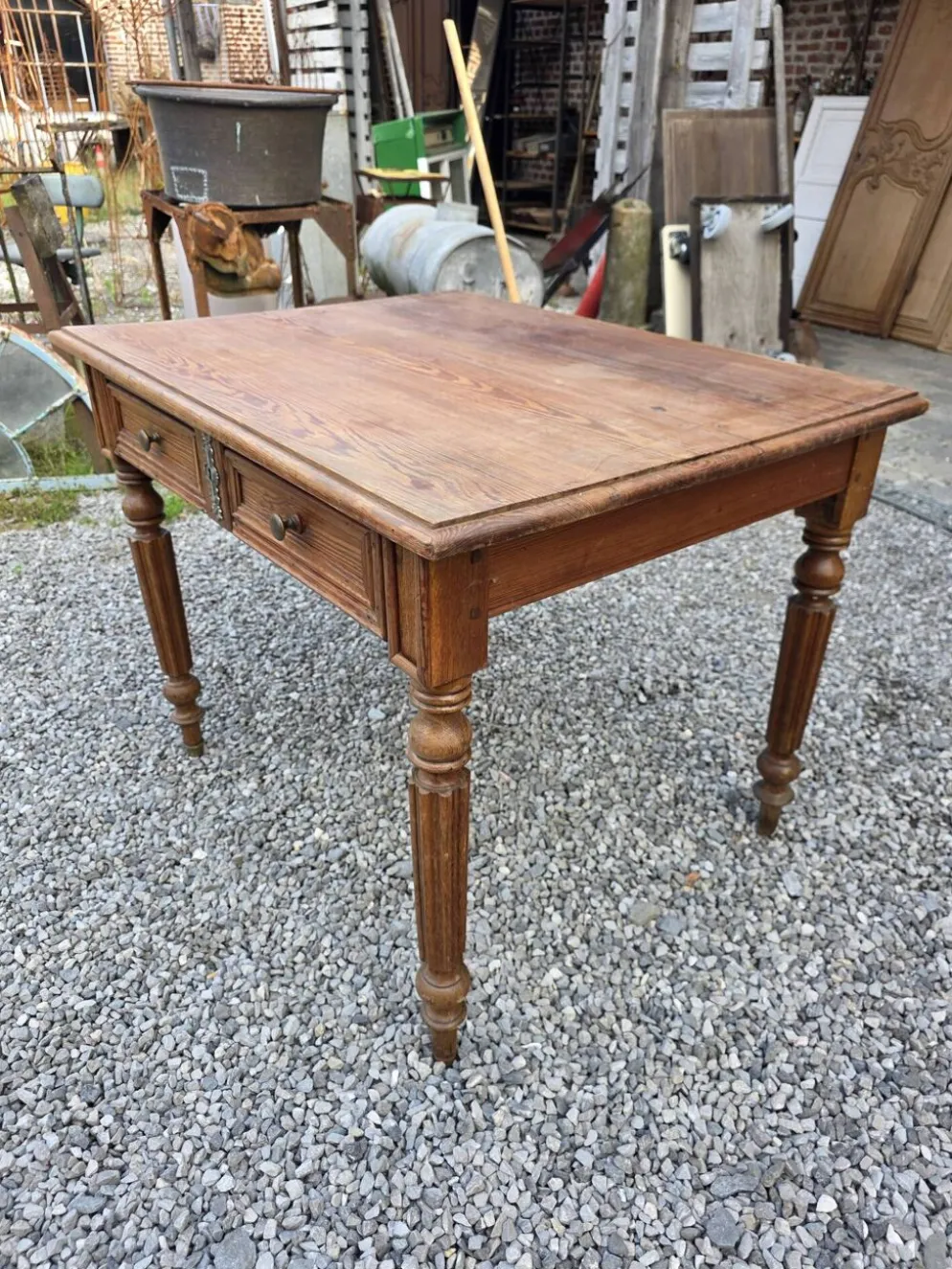 Bureau ancien en pitchpin