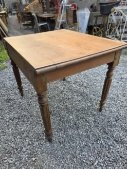Bureau ancien en pitchpin