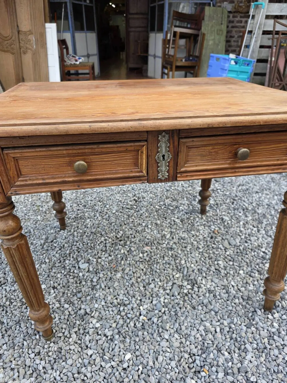 Bureau ancien en pitchpin