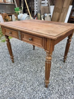 Bureau ancien en pitchpin