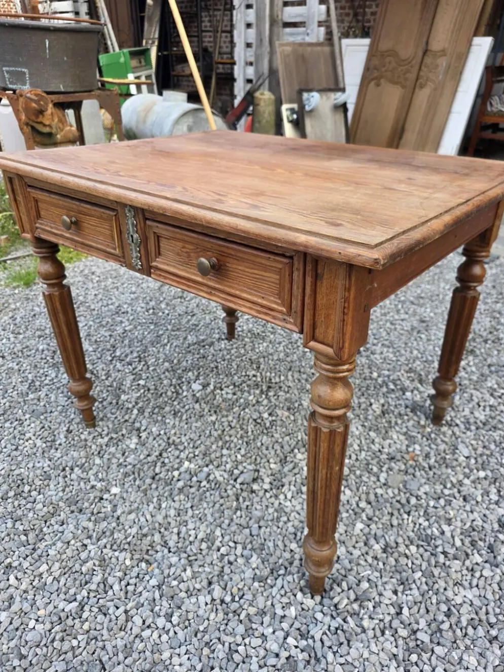 Bureau ancien en pitchpin