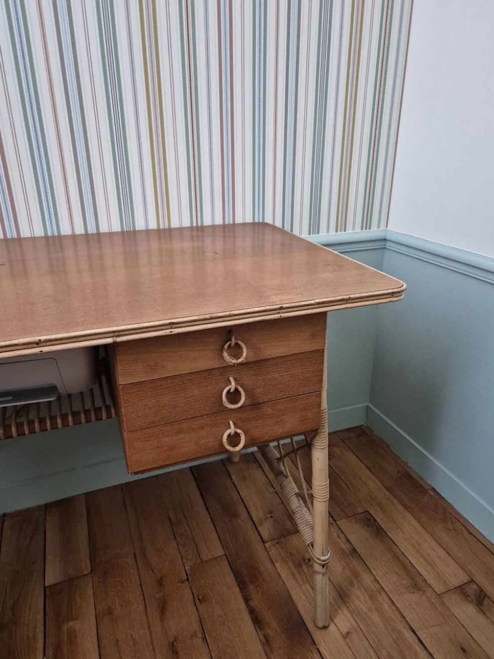 Bureau ancien en rotin