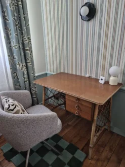 Bureau ancien en rotin