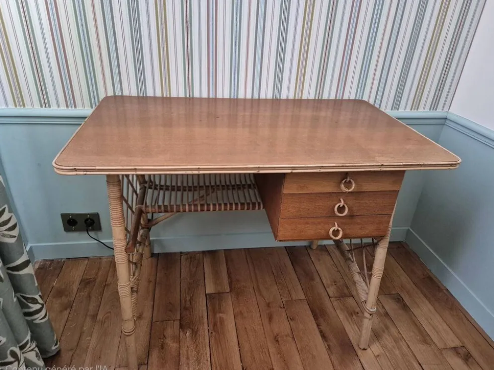 Bureau ancien en rotin