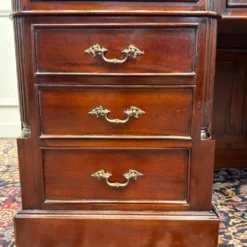Bureau anglais classique avec panneau arrière