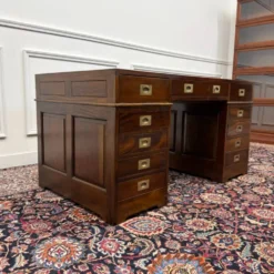 Bureau anglais classique avec cuir noir