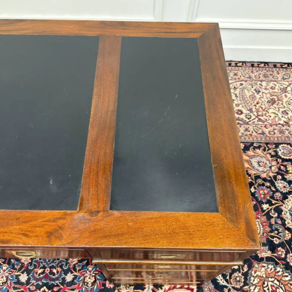 Bureau anglais classique avec cuir noir