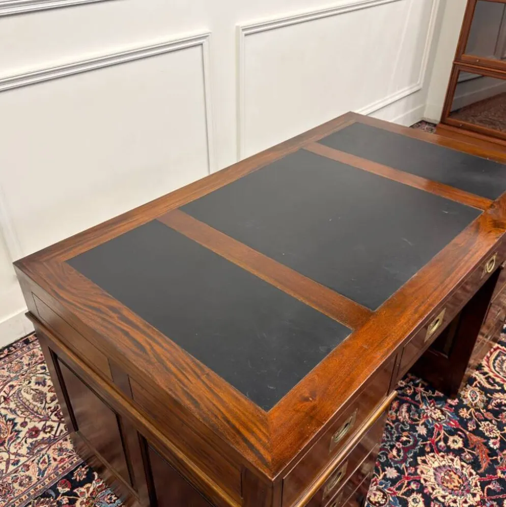 Bureau anglais classique avec cuir noir