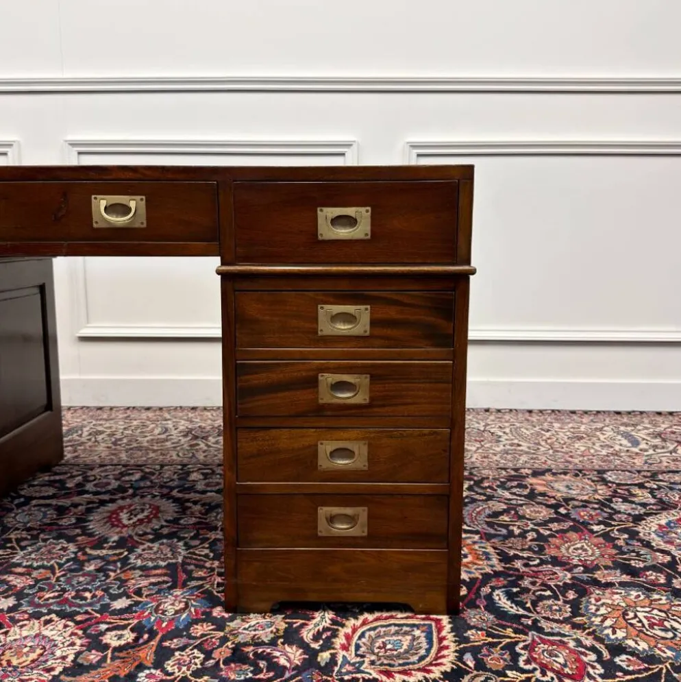 Bureau anglais classique avec cuir noir