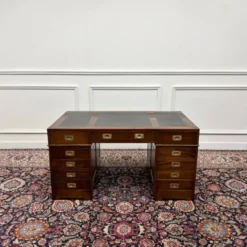 Bureau anglais classique avec cuir noir