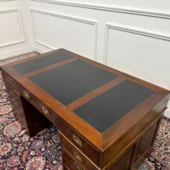Bureau anglais classique avec cuir noir