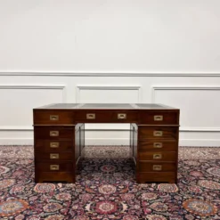 Bureau anglais classique avec cuir noir