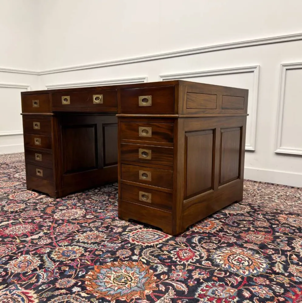 Bureau anglais classique avec cuir noir