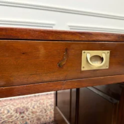 Bureau anglais classique avec cuir noir