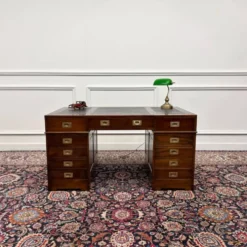 Bureau anglais classique avec cuir noir