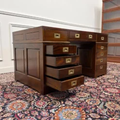 Bureau anglais classique avec cuir noir