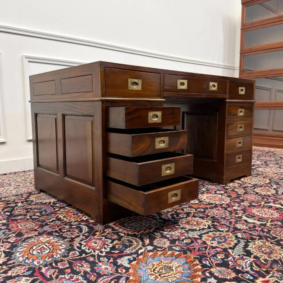 Bureau anglais classique avec cuir noir