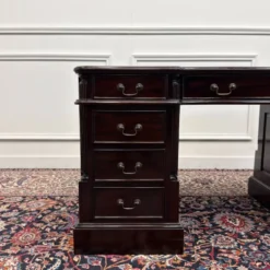 Bureau anglais classique avec incrustation en cuir vert