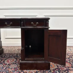Bureau anglais classique avec incrustation en cuir vert