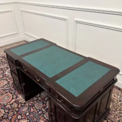 Bureau anglais classique avec incrustation en cuir vert