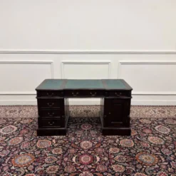 Bureau anglais classique avec incrustation en cuir vert