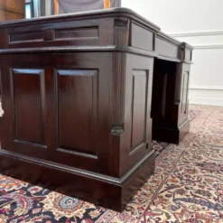 Bureau anglais classique avec incrustation en cuir vert