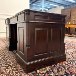 Bureau anglais classique avec incrustation en cuir vert