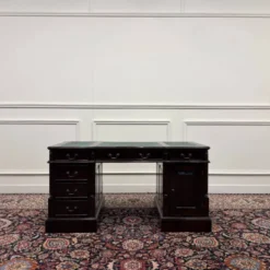 Bureau anglais classique avec incrustation en cuir vert