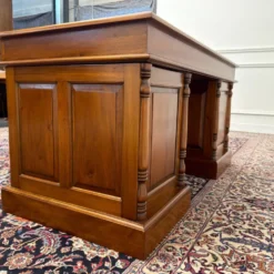 Bureau anglais classique en cuir marron