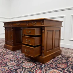 Bureau anglais classique en cuir marron