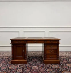 Bureau anglais classique en cuir marron