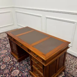 Bureau anglais classique en cuir marron