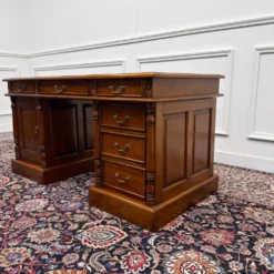 Bureau anglais classique en cuir marron